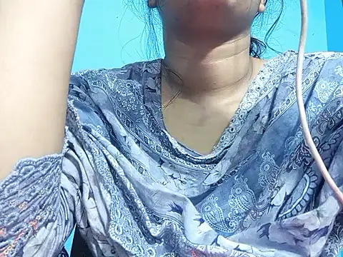 Emma 4433 online show from April 16, 2026, 9:39 pm