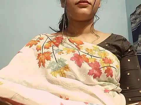 Snapshot of Emma_4433 chatting on May 25, 2026, 6:17 pm Emma 4433 online show from May 25, 2026, 6:17 pm