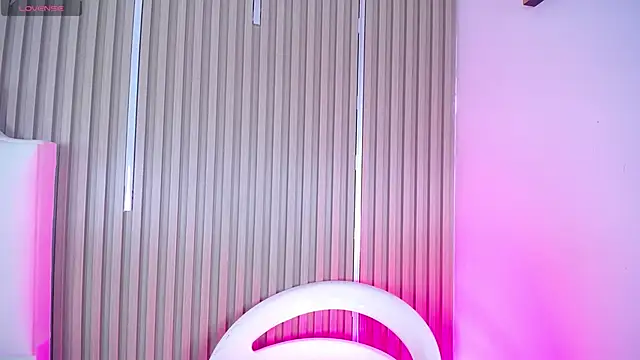 ZafiroCat online show from April 15, 2026, 4:51 am