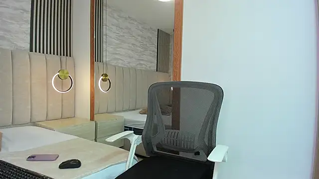 Snapshot of abrillrose chatting on April 3, 2026, 2:56 pm abrillrose online show from April 3, 2026, 2:56 pm