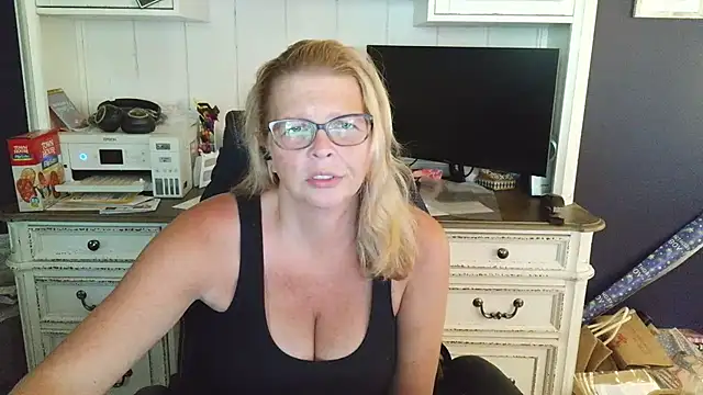 Snapshot of Stickywethoney chatting on June 15, 2026, 2:06 pm Stickywethoney online show from June 15, 2026, 2:06 pm