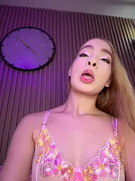 Isabella gaviria online show from April 25, 2026, 8:39 pm