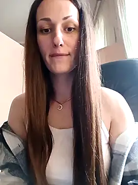LunaCrystall online show from April 23, 2026, 1:24 pm