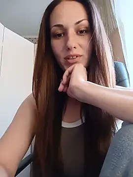 Snapshot of LunaCrystall chatting on June 17, 2026, 3:55 pm LunaCrystall online show from June 17, 2026, 3:55 pm