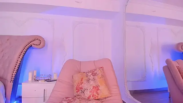 LucianaBlanco  online show from May 5, 2026, 8:34 pm