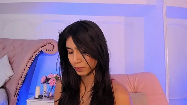 LucianaBlanco  online show from April 7, 2026, 8:54 pm