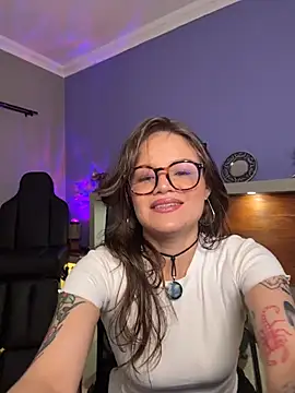 Snapshot of Tallulah_Kinky chatting on May 8, 2026, 5:17 pm Tallulah Kinky online show from May 8, 2026, 5:17 pm