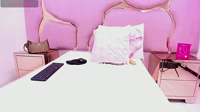 LaurendPink online show from April 1, 2026, 1:41 pm