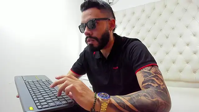 JEAN LEWIS2 online show from April 2, 2026, 8:15 pm