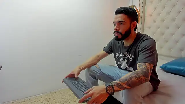 JEAN LEWIS2 online show from April 20, 2026, 7:48 pm