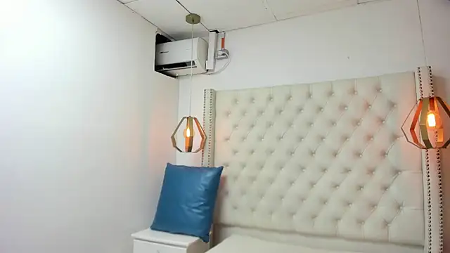 JEAN LEWIS2 online show from April 14, 2026, 7:19 pm