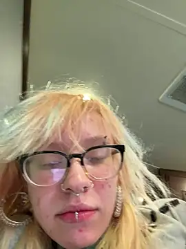 Snapshot of simplyobsessedwher chatting on March 18, 2026, 7:26 pm simplyobsessedwher online show from March 18, 2026, 7:26 pm