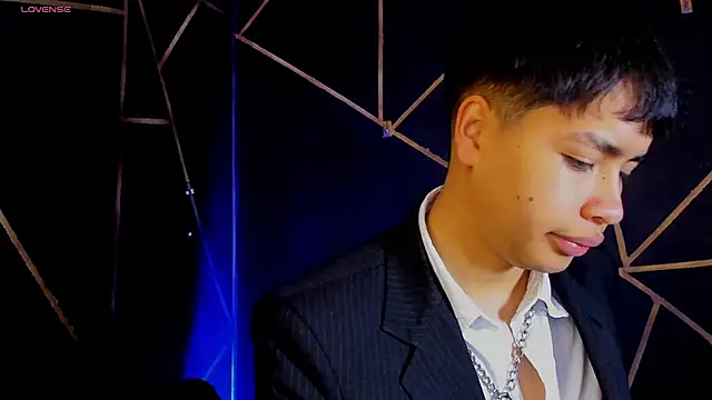 Snapshot of Lee_Colee chatting on May 1, 2026, 10:26 pm Lee Colee online show from May 1, 2026, 10:26 pm
