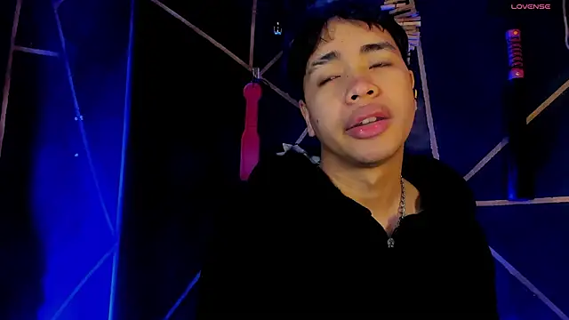 Snapshot of Lee_Colee chatting on May 6, 2026, 11:20 pm Lee Colee online show from May 6, 2026, 11:20 pm