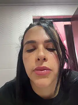 Snapshot of leila_moretti chatting on March 27, 2026, 5:25 pm leila moretti online show from March 27, 2026, 5:25 pm