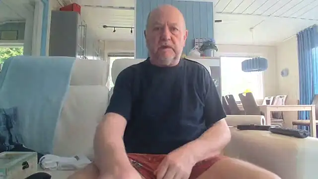Snapshot of Buggemann chatting on June 12, 2026, 4:05 pm Buggemann online show from June 12, 2026, 4:05 pm