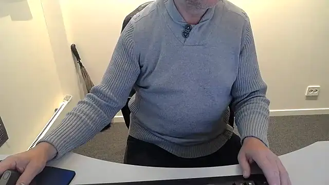 Snapshot of Buggemann chatting on June 9, 2026, 2:56 am Buggemann online show from June 9, 2026, 2:56 am