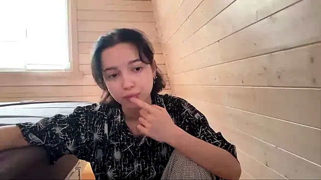 KateMiragee online show from March 23, 2026, 8:03 am