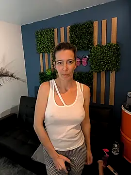 Snapshot of EvaliXiouss chatting on March 16, 2026, 8:29 am EvaliXiouss online show from March 16, 2026, 8:29 am