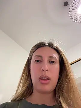Snapshot of EvaRyen_ chatting on May 13, 2026, 4:03 pm EvaRyen online show from May 13, 2026, 4:03 pm