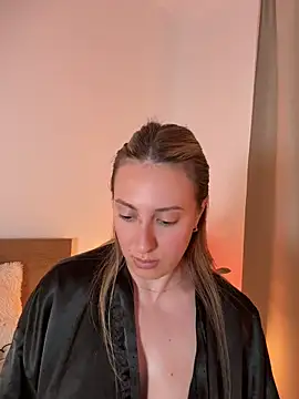 Snapshot of EvaRyen_ chatting on May 19, 2026, 3:41 pm EvaRyen online show from May 19, 2026, 3:41 pm
