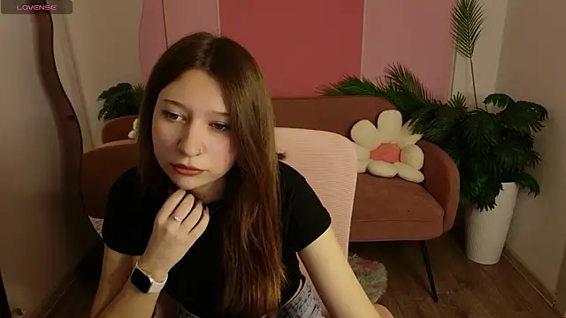 EvaMorries online show from March 19, 2026, 5:46 pm