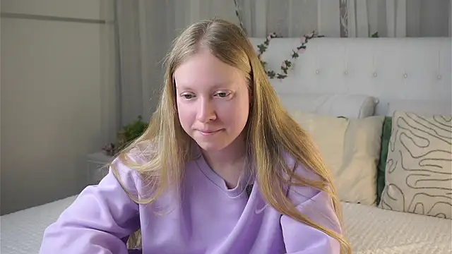 LashandaDevoto online show from March 22, 2026, 12:29 pm