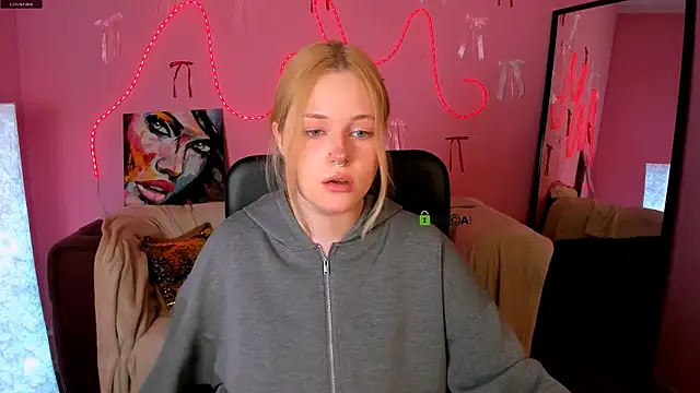 Snapshot of trixy_melison chatting on April 4, 2026, 9:16 am trixy melison online show from April 4, 2026, 9:16 am