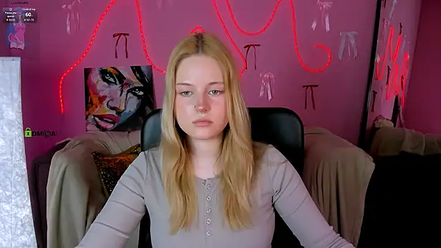 Snapshot of trixy_melison chatting on April 3, 2026, 12:55 pm trixy melison online show from April 3, 2026, 12:55 pm