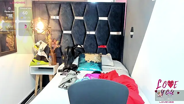 Snapshot of Abril_Fox__ chatting on May 9, 2026, 8:12 pm Abril Fox online show from May 9, 2026, 8:12 pm