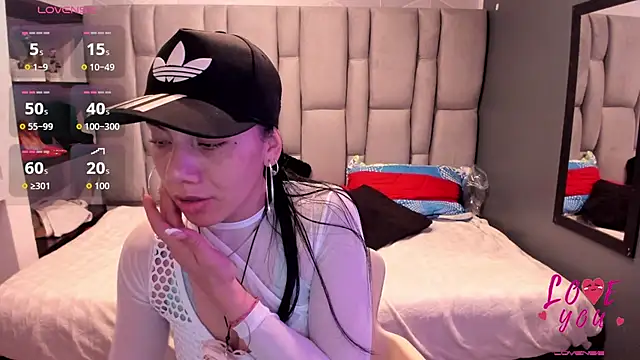 Snapshot of Abril_Fox__ chatting on June 7, 2026, 7:35 am Abril Fox online show from June 7, 2026, 7:35 am