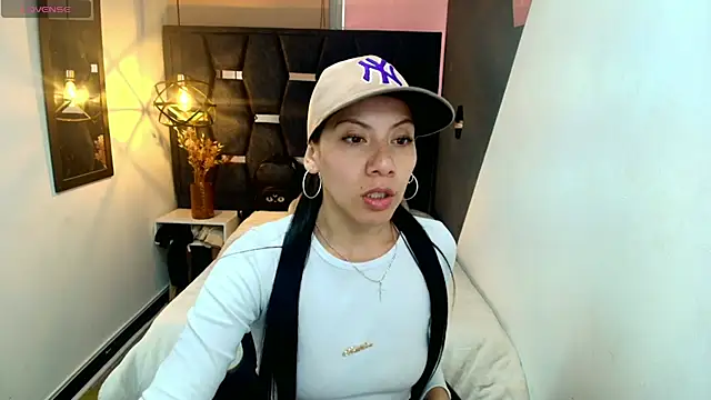 Abril Fox   online show from May 7, 2026, 8:23 pm