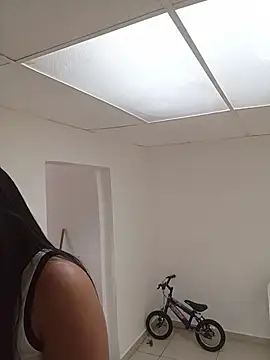 LexyJohnnes  online show from April 26, 2026, 3:42 pm