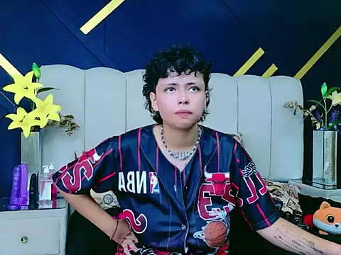 NikiEvanz online show from April 28, 2026, 2:27 am