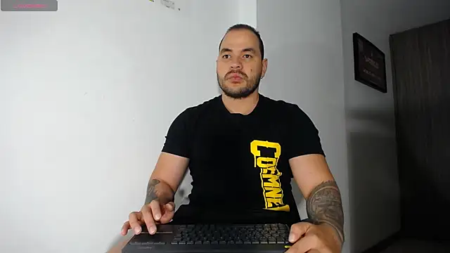 Snapshot of Axel_Dominus chatting on June 22, 2026, 10:01 am Axel Dominus online show from June 22, 2026, 10:01 am
