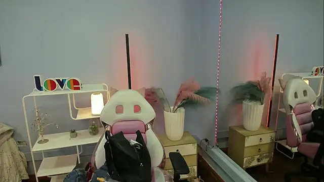Rachel Wren online show from July 17, 2026, 7:22 pm