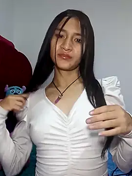 Snapshot of KarolaMendez chatting on April 24, 2026, 3:14 pm KarolaMendez online show from April 24, 2026, 3:14 pm