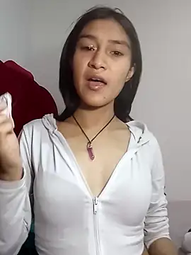 Snapshot of KarolaMendez chatting on May 3, 2026, 5:38 pm KarolaMendez online show from May 3, 2026, 5:38 pm