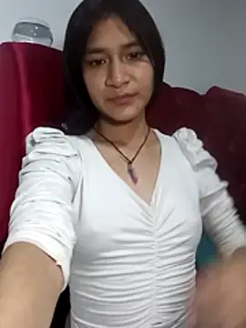 Snapshot of KarolaMendez chatting on April 5, 2026, 12:28 am KarolaMendez online show from April 5, 2026, 12:28 am