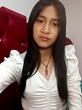 Snapshot of KarolaMendez chatting on April 5, 2026, 9:21 pm KarolaMendez online show from April 5, 2026, 9:21 pm
