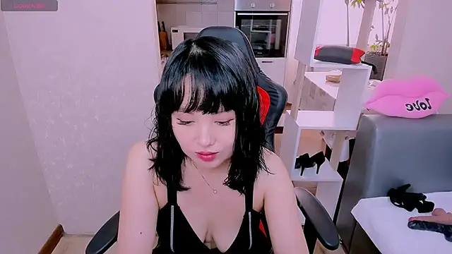 Snapshot of Akiko_Yun chatting on October 10, 2025, 10:49 am Akiko Yun online show from October 10, 2025, 10:49 am