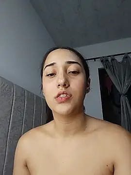 isabellaHill2 online show from July 16, 2026, 4:53 am
