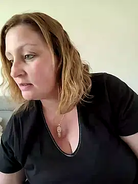 Snapshot of duotroublant chatting on April 30, 2026, 2:02 pm duotroublant online show from April 30, 2026, 2:02 pm