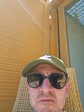 dufatcock online show from April 7, 2026, 9:55 am