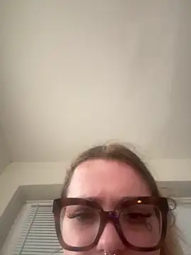 Naughtykitten199 online show from April 5, 2026, 9:16 am