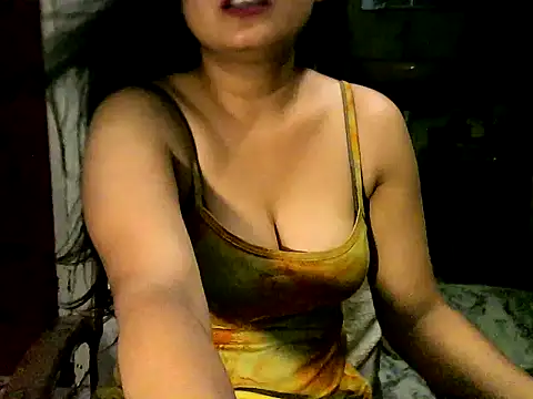 Snapshot of YAMUNA_012 chatting on April 27, 2026, 8:18 pm YAMUNA 012 online show from April 27, 2026, 8:18 pm