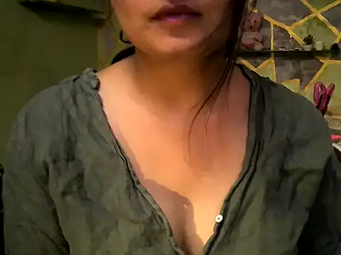 Snapshot of YAMUNA_012 chatting on March 18, 2026, 11:13 am YAMUNA 012 online show from March 18, 2026, 11:13 am