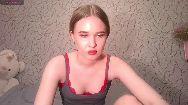 Snapshot of Alice_Pleasance chatting on May 26, 2026, 2:26 pm Alice Pleasance online show from May 26, 2026, 2:26 pm