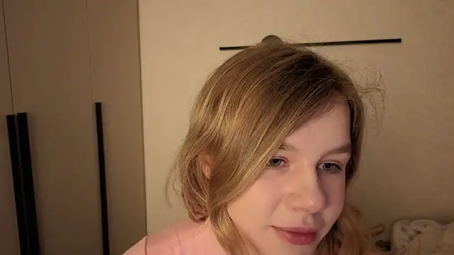 Snapshot of AureliaAngel chatting on April 17, 2026, 10:01 pm AureliaAngel online show from April 17, 2026, 10:01 pm
