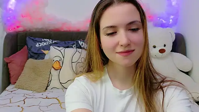 LeenMoonie online show from May 14, 2026, 8:06 pm